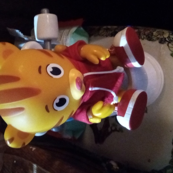 Daniel tigers potty training toy - Picture 2 of 2